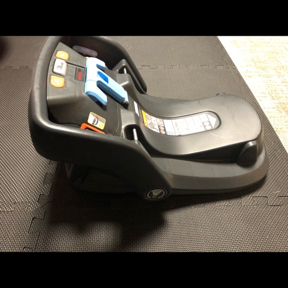 UppaBaby Mesa Carseat Base - Picture 3 of 7